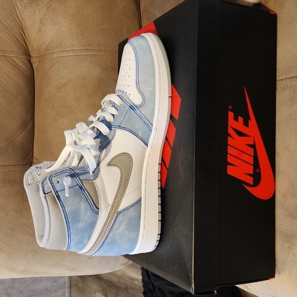 Air Jordan retro high OG hyper royal/white